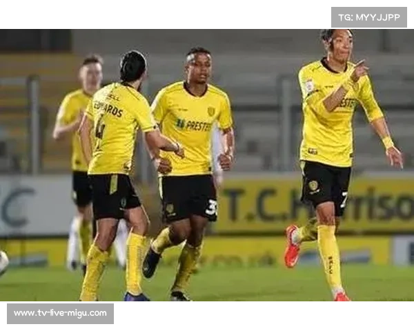 伯恩茅斯2-1逆转十人埃弗顿，19岁小将将功补过头球扳平